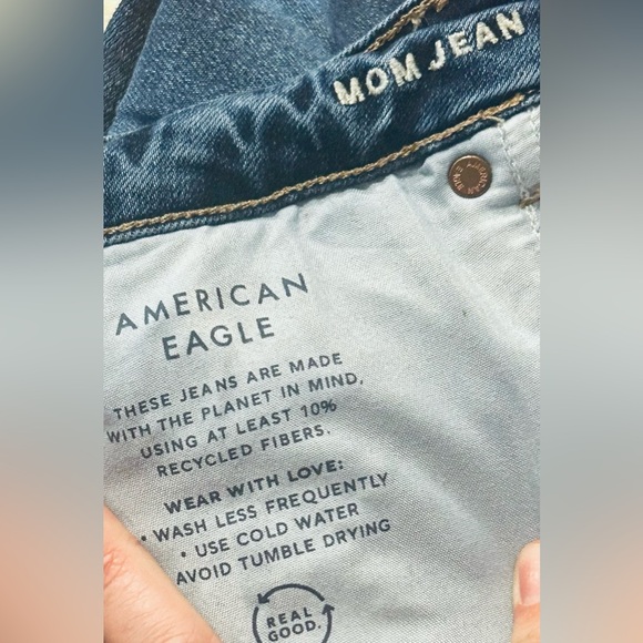 American Eagle High-Waisted Mom Jeans – Raw Hem – Size 18 Regular - Picture 6 of 7